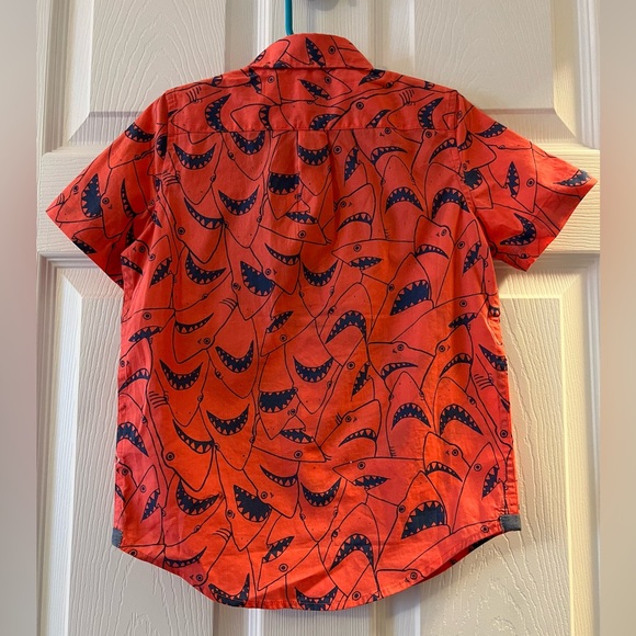 Gap Kids | Shark Print Button Down (Boys XS) - Picture 2 of 5